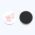 Calamita da frigo tonda in vetro 25mm con gatto rosa e citazione motivazionale - Gatto Rosa Promemoria Self Care (JY008621-5)