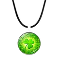 Collier trèfle à quatre feuilles en verre et argent avec cordon noir sur fond blanc - Arrière-plan radial argenté (JY008637-Argent 5)