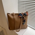 Borsa tote vintage color cammello da donna con foulard decorativo e zip di chiusura - Cuoio