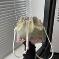 Bolso saco de lona con estrellas en degradado y detalles de flecos en blanco crema - Pentagrama Blanco