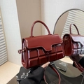 Burgundy handbag with chocolate square embossed texture and adjustable shoulder strap - Red