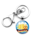 Silberner Oktoberfest Schlüsselanhänger mit Bier und Brezel Design auf blauem Rautenmuster - Drei Biere Brezel (JY008655-3)
