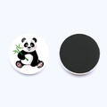 Calamita da frigo con panda e bambù in vetro da 25mm con base magnetica circolare - Ingenuo panda dei cartoni animati che mangia bambù (JY008708-4)