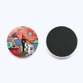 Aimant rond avec illustration de maison colorée et support magnétique noir au dos - Motif Maison Colorée Et Oiseaux (JY008715-1)