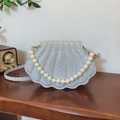 Bolso plateado en forma de concha con asa de perlas y correa de hombro ajustable - Plateado