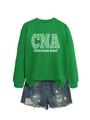 Dettaglio della felpa verde CNA con stampa leopardata e pantaloncini di jeans - S / Verde Erba (Carattere Bianco)