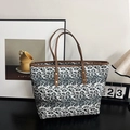 Borsa tote leopardata con manici in pelle marrone e borchie dorate in stile casual - Nero