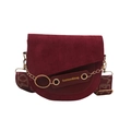Borsa a sella in pelle scamosciata bordeaux con tracolla jacquard e catena dorata - Rosso