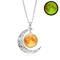 Leuchtende Mondsichel-Halskette mit grün glühendem Planetenanhänger in Silber-Optik - Gelb Leuchtender Mond-Stil (JY008729-3)