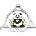 Collier panda et bambou avec pendentif rond argenté pour homme et femme - Style Panda Assis Parmi les Feuilles de Bambou (Silver-5)