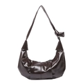 Glänzende dunkelbraune Hobo-Tasche mit Knotendetail am breiten Schultergurt - Braun