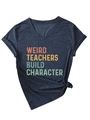 Detail eines V-Ausschnitt T-Shirts mit Weird Teachers Print und Knotendesign vorne - S / Marineblau