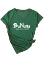 Détail du t-shirt vert foncé col en V avec imprimé BaNana et nœud sur le côté - Vert Vintage (Police Blanche)