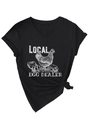 Détail du t-shirt noir à col en V avec imprimé graphique blanc Local Egg Dealer - Noir (Imprimé Blanc)