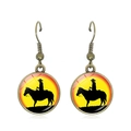 Retro Western-Cowboy-Ohrhänger mit Sonnenuntergangs-Silhouette und Bronzefinish - Sonnenuntergang Reiten Silhouette 1 (JY008912-1)
