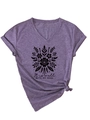 Détail d'un t-shirt violet à col en V avec imprimé floral et nœud élégant à l'ourlet - S / Violet (Graphique Noir)