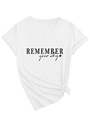 Nahaufnahme des weißen V-Ausschnitt T-Shirts mit 'REMEMBER your why' Druck und Knotendetail - S / Weiß (Schwarze Schrift)
