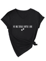 Détail d'un t-shirt noir à col en V avec un nœud frontal et une impression de slogan blanc - Noir (Police Blanche)