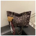 Detail of leopard print tote bag with chain strap and fluffy bear pendant charm - With Pendant / Coffee