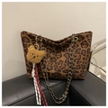 Detail of leopard print tote bag with metal chain strap and cute plush bear charm - With Pendant / Brown