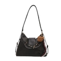 Schwarze Schultertasche aus PU-Leder mit Bärenanhänger und gestreiftem Schleifenband - Schwarz Mit Anhänger