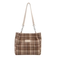 Klassische Plaid-Beuteltasche mit Ketten-Schultergurt und Leder-Patch-Detail - Weiß