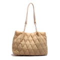 Grande borsa shopper trapuntata beige con catena dorata, stile moderno invernale - Cachi
