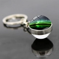 Vue macro du porte-clés en verre double face avec motif d'aurore boréale verte éclatante - Style de Motif d'Aurore 9 (JY009098-9)