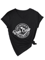 Gros plan du t-shirt noir à col en V avec motif Book Club et détail de nœud sur le côté - Noir (Lettres Blanches)