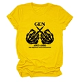 Flachbildaufnahme eines gelben GEN 1965-1980 Grafik-T-Shirts mit weicher Baumwollstruktur - Gelb (Schwarze Schrift)