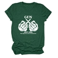 Detailansicht des Siebdruck-Skelett-Grafik Gen 1965-1980 auf dunkelgrünem T-Shirt - Retro Grün (Weiße Schrift)
