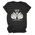 Detailaufnahme des GEN 1965-1980 Totenkopf-Prints auf dem dunkelgrauen Baumwoll-T-Shirt - Melierter Grau (Weiße Schrift)