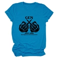 Detail des blauen GEN 1965-1980 T-Shirts mit FAFO-Druck und Baumwolltextur im Detail - See-Blau (Schwarze Schrift)