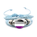 Dettaglio del bracciale in pelle intrecciata multistrato con colori della bandiera asessuale - Blu-Bandiera del Pride Asessuale (Blu-5)