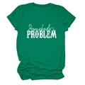 Détail d'un t-shirt en coton vert avec texte imprimé blanc Somebody's Problem - Vert Foncé (Police Blanche)