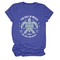 Détail d'un t-shirt bleu chiné avec imprimé tortue tribale blanche et texte côtier - S / Bleu Vintage