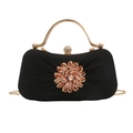 Schwarze Abendtasche in Faltenoptik mit orangefarbener Kristallblume und Goldkette - Schwarz