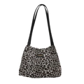 Große Shopper-Tasche mit Leopardenmuster, schwarzen Riemen und modischem Logo - Weiß