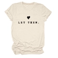 Dettaglio della t-shirt girocollo crema con stampa a cuore e scritta LET THEM - S / Sabbia
