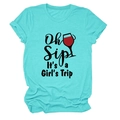 Dettaglio della t-shirt verde acqua con stampa Oh Sip It's a Girl's Trip e calice - Taglia S / blu profondo
