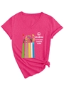 Detailansicht des Friedensmotiv-Drucks und Knotendetails am fuchsiafarbenen V-Ausschnitt-Shirt - S / Rosarot (Weiße Grafik)