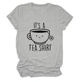 Détail de l'imprimé tasse de thé et du slogan IT'S A TEA SHIRT sur un t-shirt gris - S / Gris Clair (Police Noire)