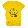 Vue détaillée du t-shirt en coton jaune avec imprimé dessin animé It's a Tea Shirt - S / Jaune (Police Noire)