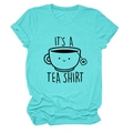 Détail de l'imprimé It's a Tea Shirt sur un t-shirt bleu sarcelle en coton doux - S / Bleu Eau Profonde (Police Noire)