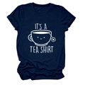 Détail du t-shirt bleu marine en coton avec graphisme IT'S A TEA SHIRT et imprimé tasse - S / Bleu Marine (Police Blanche)