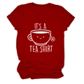 Détail d'un t-shirt rouge en coton avec imprimé mignon It's a Tea Shirt - S / Rouge (Police Blanche)
