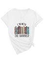 Detailaufnahme des weißen V-Neck T-Shirts mit Buchdruck und modischem Seitenknoten - S / Weiß (Schwarze Grafik)