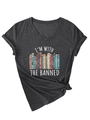 Detailansicht eines dunkelgrauen V-Ausschnitt T-Shirts mit Buchdruck und seitlichem Knoten - S / Schwarzmelange (Weiße Grafik)