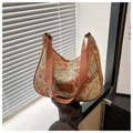 Dettaglio della borsa a spalla in tela floreale con trama jacquard e finiture in cuoio - Marrone