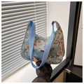 Dettaglio del tessuto jacquard floreale e tracolla blu regolabile della borsa in tela - Blu
